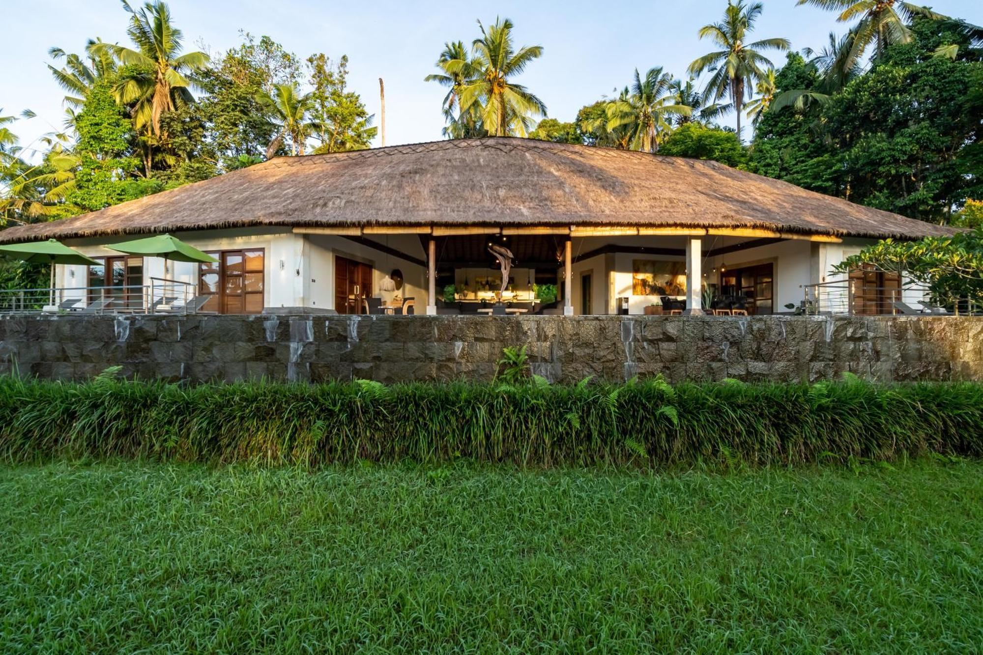 Villa Themma Jungle - Sumptuous 3Br Luxury Villa With Majestic Jungle View North Of Ubud Exterior photo